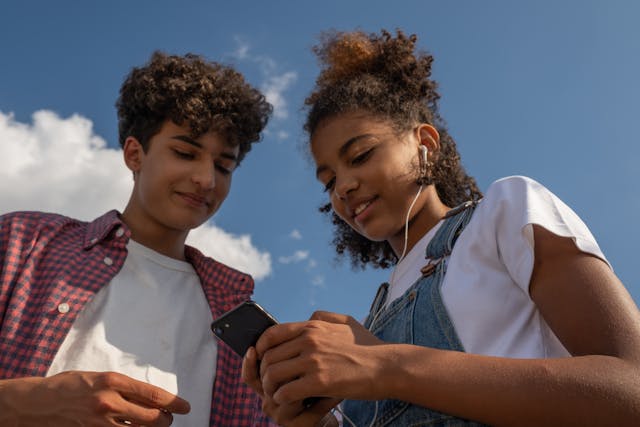 teen cellphone use